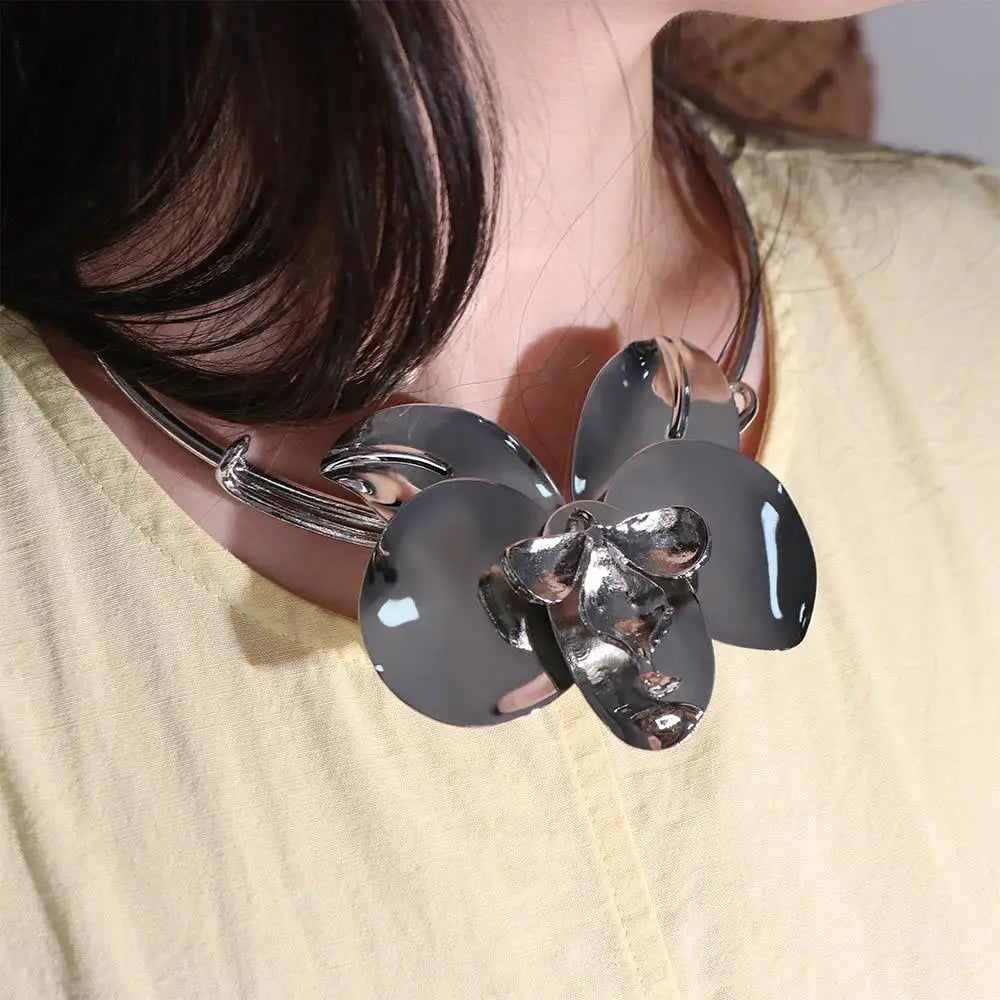 Alloy Large Metal Flower Necklace Bohemian Statement Jewelry 3D Flowers Necklaces Cheongsam Silver Exaggerated Choker Party