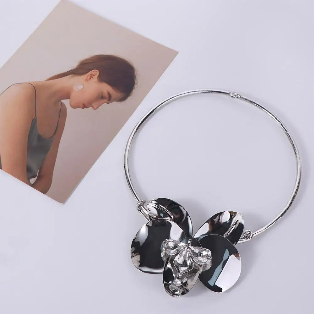 Alloy Large Metal Flower Necklace Bohemian Statement Jewelry 3D Flowers Necklaces Cheongsam Silver Exaggerated Choker Party